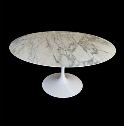 Dans le goût de KNOLL

Table modèle Tulipe

Plateau...