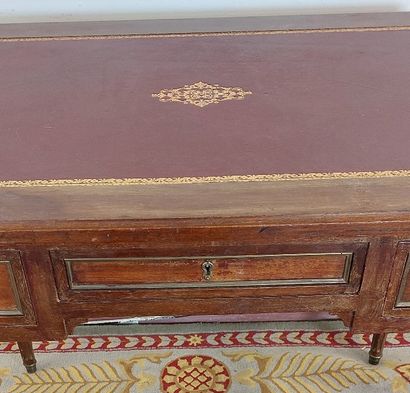 PETIT BUREAU en placage d'acajou ouvrant...