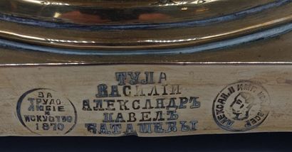 SAMOVAR en cuivre jaune, nombreux cachets

Russie

Daté...
