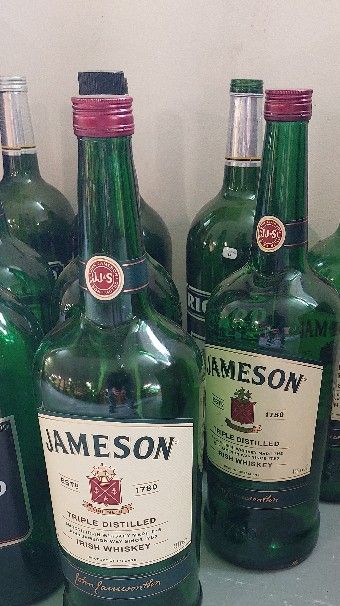 SET OF 9 REHOBOAM of alcohol (Ricard, Jameson,...