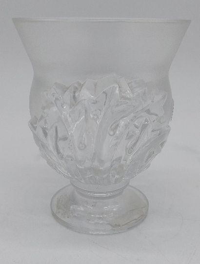 LALIQUE 

St Cloud leaf vase in lalic crystal...