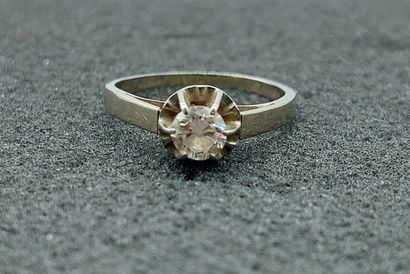 BAGUE SOLITAIRE

Monture en or blanc patine

Poids...