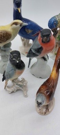Set of FIGURES IN PORCELAIN polychrome with...
