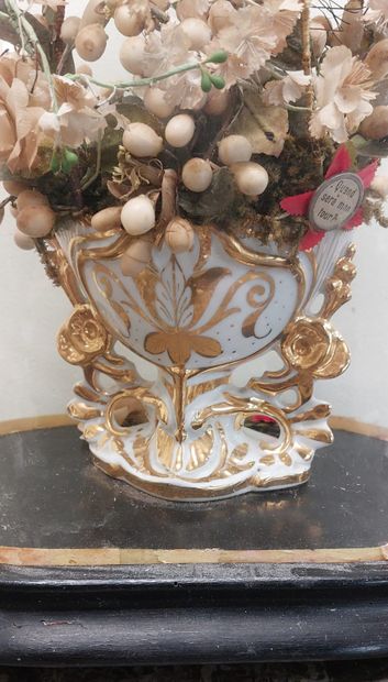 VASE DE MARIEE en porcelaine blanche et doré...