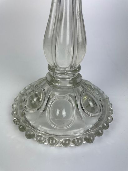 CHANDELIER en verre et pampilles, trois bougies

H...