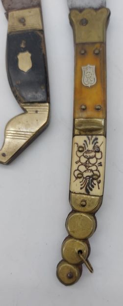 COUTEAU NAVAJA en corne, os et laiton 

Longueur...