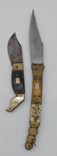 COUTEAU NAVAJA en corne, os et laiton 

Longueur...