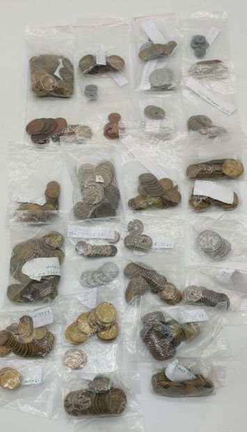 IMPORTANT LOT DE PIECES ANCIENNES