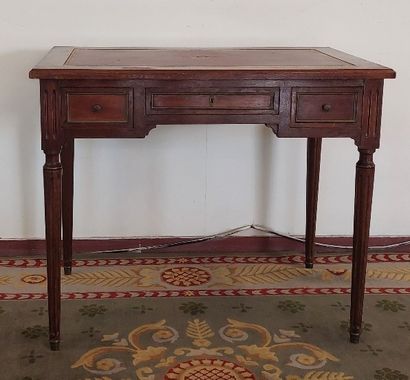 PETIT BUREAU en placage d'acajou ouvrant...