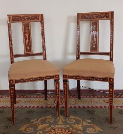 Paire de CHAISES en marqueterie de palissandre...