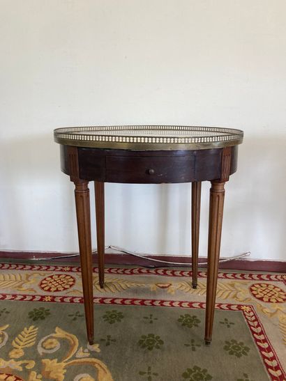 TABLE BOUILLOTTE, STYLE LOUIS XVI.

Dessus...