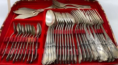 LOT DE METAL ARGENTE comprenant:

10 petites...