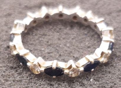 ALLIANCE in white gold, diamonds and sapphires
T...