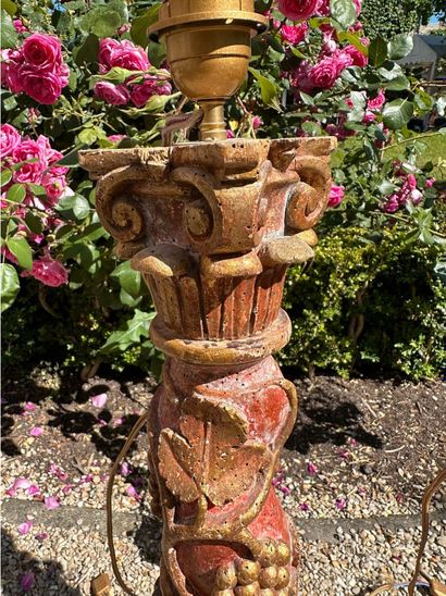 PAIR OF TORSES forming lamps in wood carved...