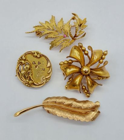 set of gold brooches
- leaf brooch
- floral...