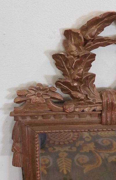 Gilded wood FRONTON MIRROR with foliage decoration
Louis...