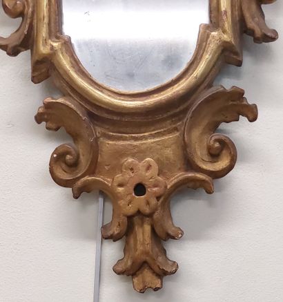 SMALL ITALIAN MIRROR in gilded wood 
48.5...