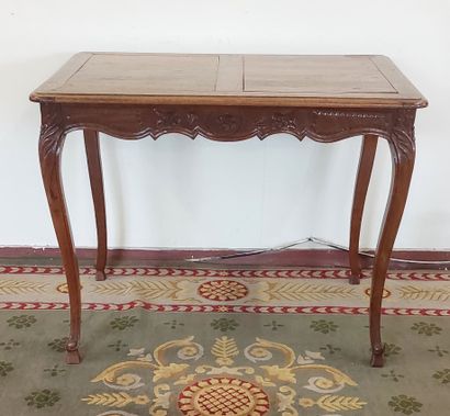 SMALL TABLE in moulded and carved oak
Louis...