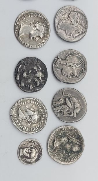 LOT OF TWELVE ANTIQUE PIECES