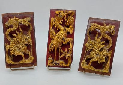 SET OF THREE PANELS carved with dragons and...