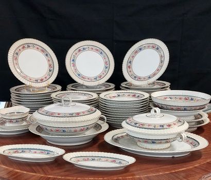 BERNARDAUD A LIMOGES
Porcelain dinner service...