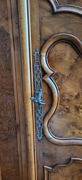 ARMOIRE RUSTIQUE BRESSANNE en merisier et...