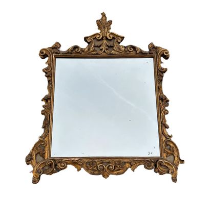MIROIR de forme chantournée en bois doré,...