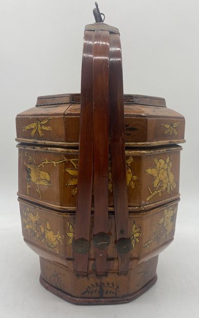 WEDDING BASKET in lacquered wood decorated...