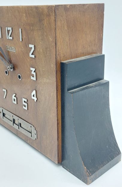 ZENITH
Wooden coin-operated clock
H: 29 cm...