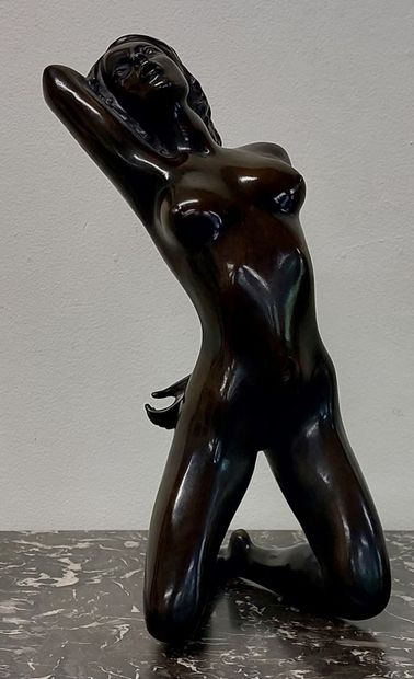 Charles CORREIA (1930-1988) 
Kneeling woman...