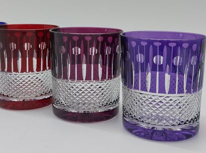 SIX WHISKY GLASSES in colored cut crystal
H...