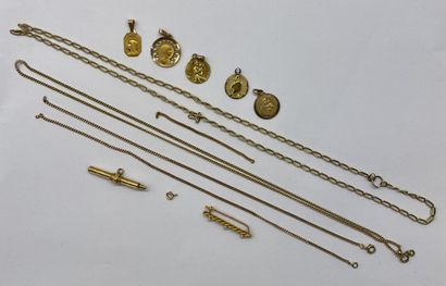 SET
- 5 religious medals in 18K yellow gold.
-...