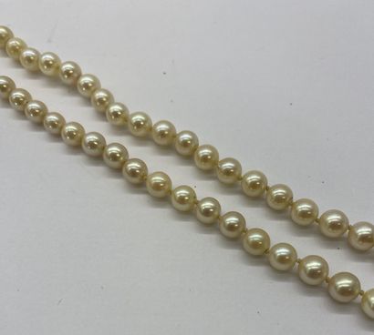 COLLIER de perle de culture 
Poids brut :...