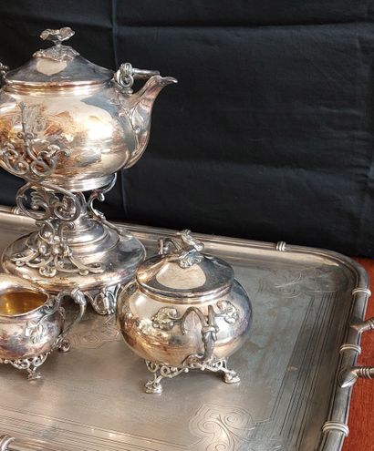 IMPORTANT PLATEAU in chased silver metal...