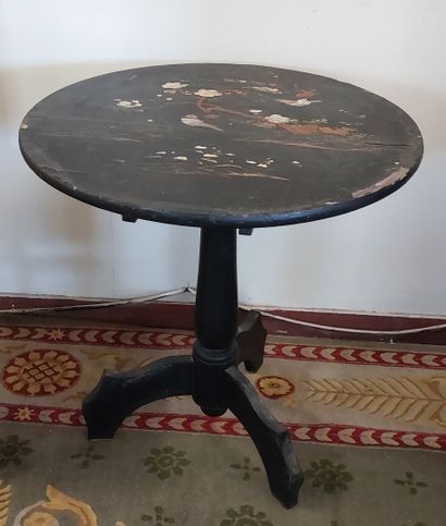 TABLE BASSE en bois laqué noir à décor de...
