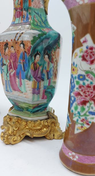CHINA
Pair of Chinese porcelain vases with...