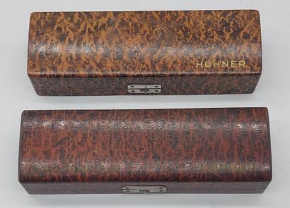 HONNER 
Two harmonicas in a box