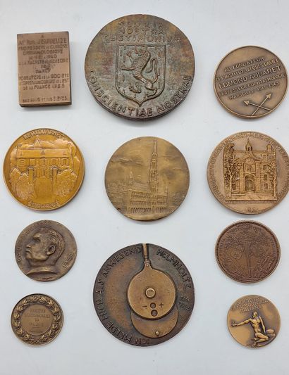 LOT OF MEDALS in bronze including : 
- Laennec...