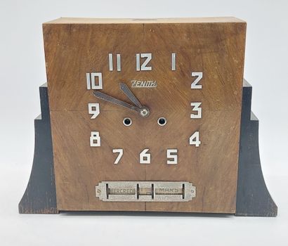 ZENITH
Wooden coin-operated clock
H: 29 cm...