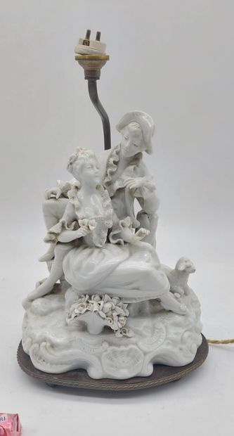GROUP in enamelled cookie 
Galant scene
Brass...