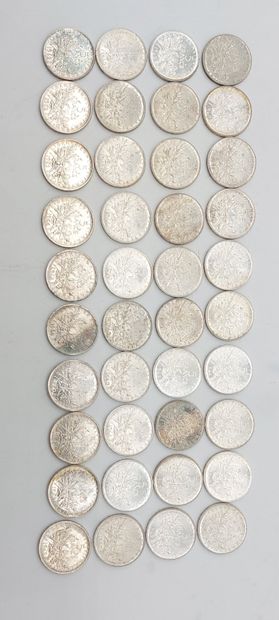 QUARANTE PIECES DE 5 FRANCS en argent
Semeuse...