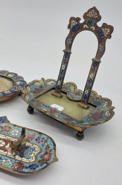 Bronze, cloisonné enamel and onyx WATCH HOLDER
H:...