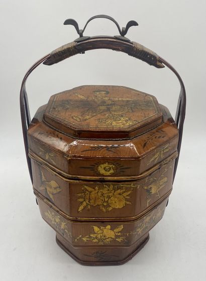 WEDDING BASKET in lacquered wood decorated...