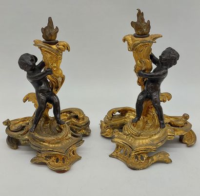PAIRE DE BOUGEOIRS in chased and gilt bronze...