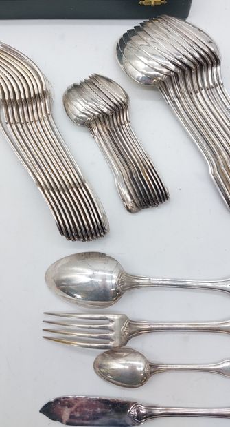 CHRISTOFLE
Shell-shaped cutlery set including...