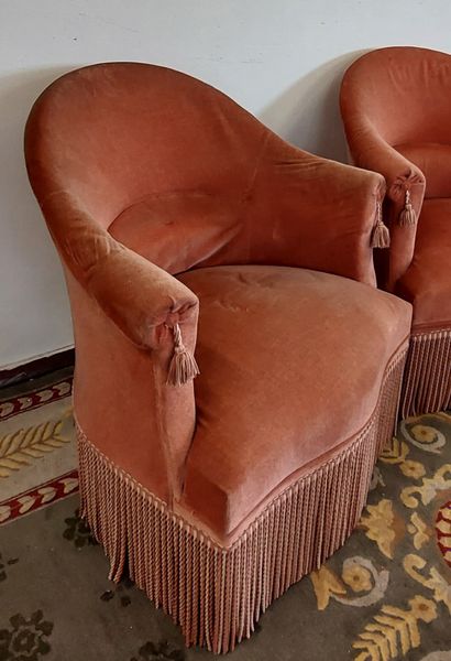 PAIRE DE FAUTEUILS CRAPAUDS garnis de tissu...