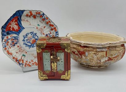 LOT including :
- satsuma pot cover, H: 15...