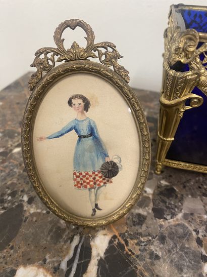 LOT including :
- 1 small blue glass and...