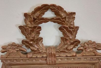 Gilded wood FRONTON MIRROR with foliage decoration
Louis...