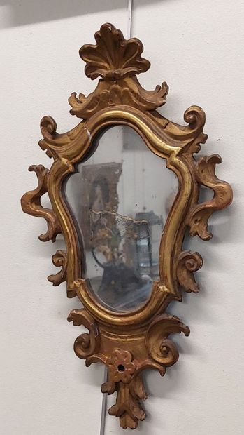 SMALL ITALIAN MIRROR in gilded wood 
48.5...